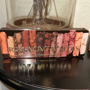 Romancing in Nudes Eyeshadow Palette
